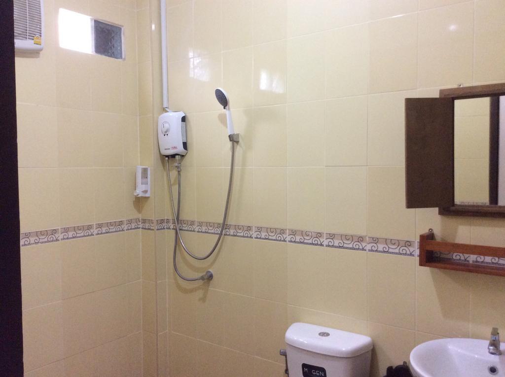 Siam Guesthouse Kanchanaburi Bagian luar foto