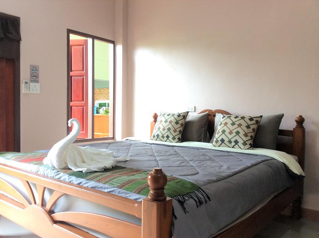 Siam Guesthouse Kanchanaburi Bagian luar foto